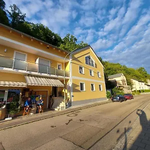 Und Zum Donaublick Guest house Kelheim