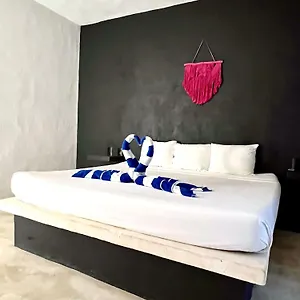 https://kin-studios-holbox.quintano-roohotels.com